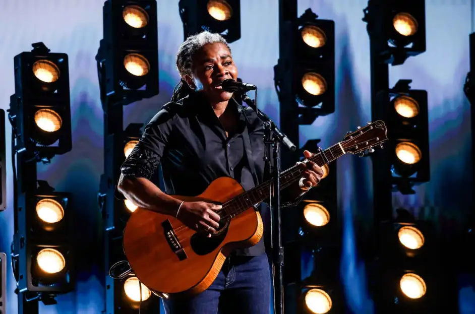 Tracy Chapman's "Fast Car" Grammys Performance Gains Sales & Streams