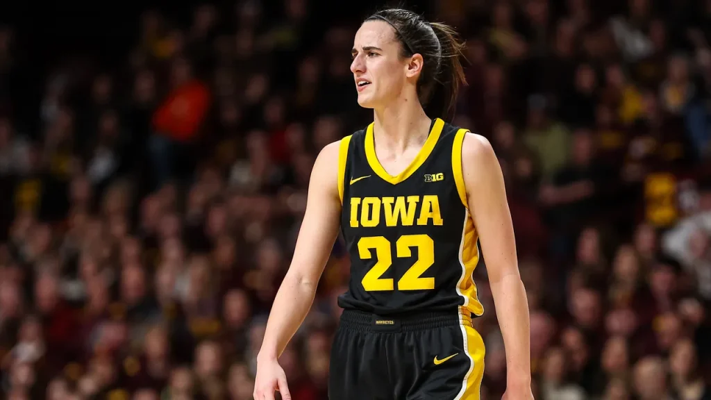 Caitlin Clark declares for 2024 WNBA Draft