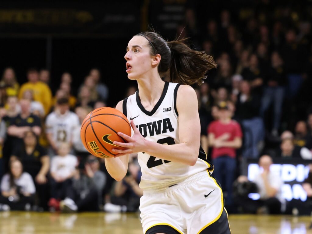 How many points does Caitlin Clark need to become NCAA's all-time leading men's or women's scorer? | CNN