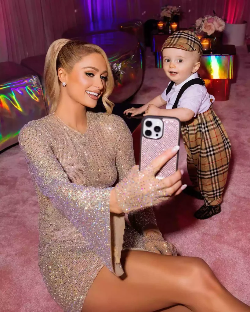 douxnews-lifestyle-Paris-Hilton-and-son-Phoenix-1.webp 