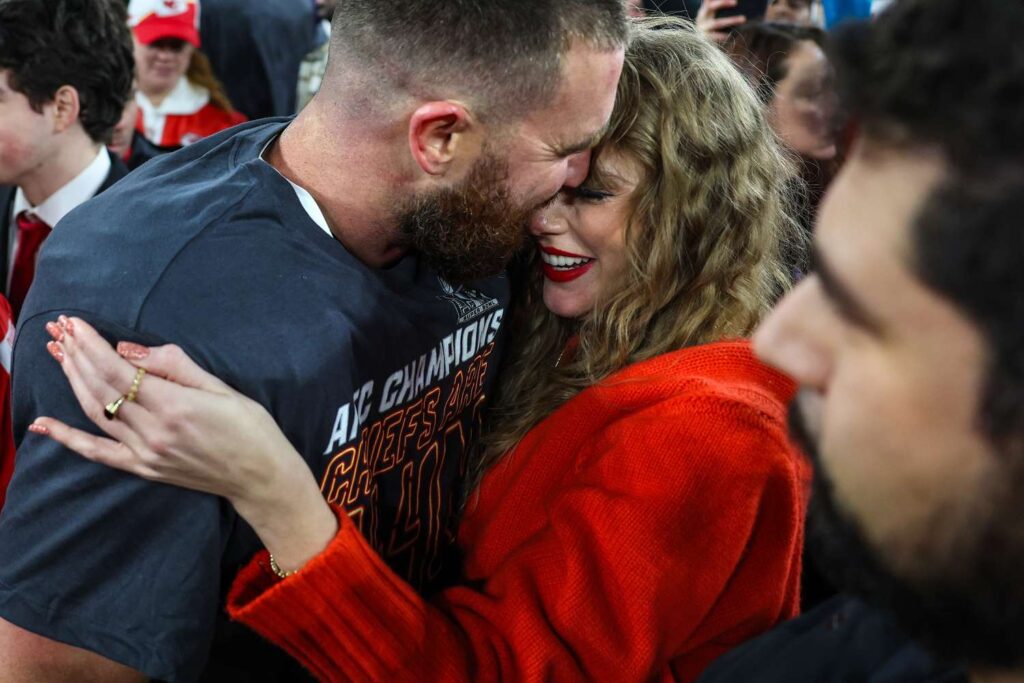 douxnews-lifestyle-Taylor-Swift-and-Travis-Kelce-Are-Reportedly-Very-in-Love.jpg 