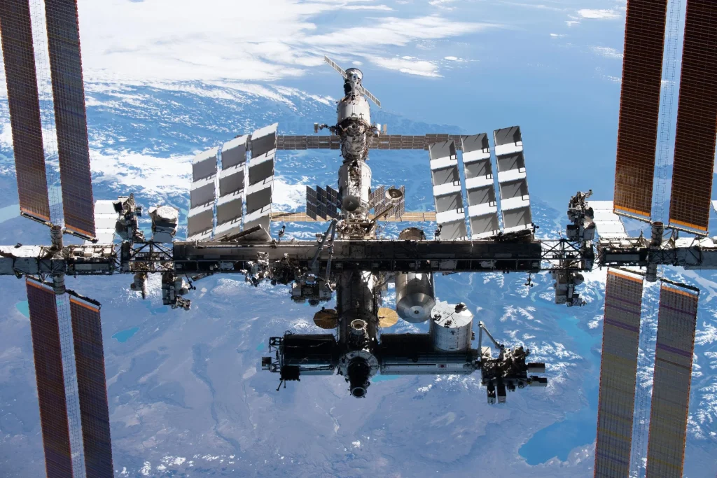 douxnews-lifestyle-A-Space-Milestone-NASA-Marks-25-Years-of-the-International-Space-Station.webp 