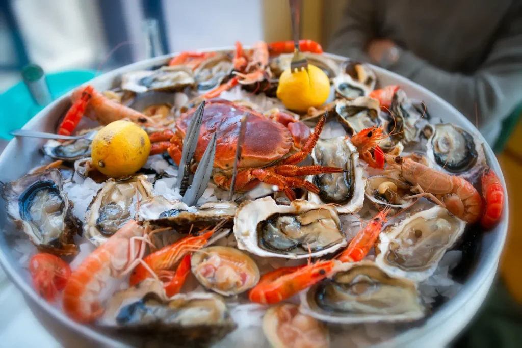 douxnews-lifestyle-Fresh-Raw-and-Cooked-Seafood-Platter-Cannes-France-hospitality-Magazine.webp 